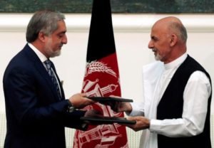 Afghan rival presidential candidates Abdullah Abdullah (L) and Ashraf Ghani exchange signed agreements for the country's unity government in Kabul September 21, 2014. REUTERS/Omar Sobhani